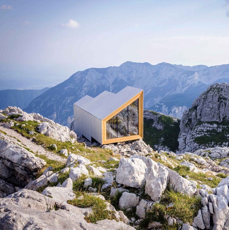 Mount Skuta Alpine Shelter. - AKT II